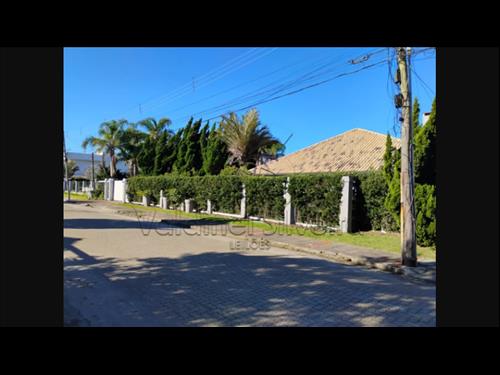 Um prédio de alvenaria, com área construida de 231,25 m²