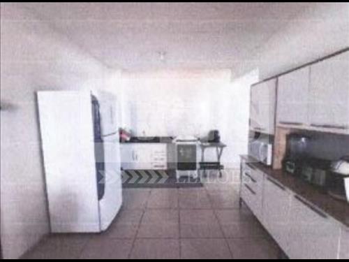 Apartamento com vaga de garagem