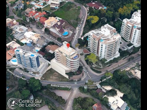 Apartamento nº 101, com área privativa de 384,09m², no Cond. Residencial Juan Diaz de Solís, em Flo...