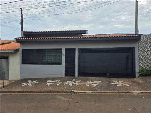 LOTE 001        Casa com A.C. 190m², A.T. 250m², Jardim Co...