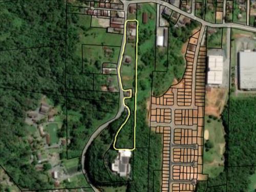 LOTE 001        Terreno com 14.729,55m² Rua Professor Jaco...