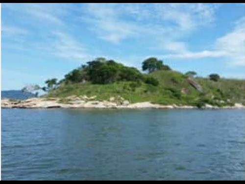 Conjunto de Ilhas Duas Irmãs (antiga Três Irmãos/Três Irmãos Gregos) c/ Áreas de Aprox. 17.961,25 m...