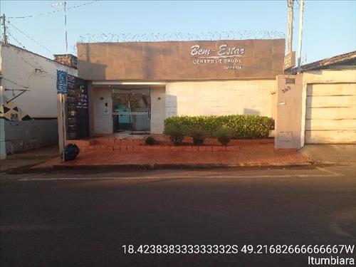 Casa, 277 m2 de área privativa, 292,99m2 de área d...