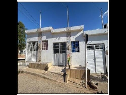Casa, 48,66 m2 de área privativa, 52,5m2 de área d...
