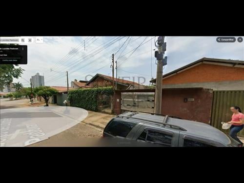 Prédio residencial nº 220, na Rua Alberto de Lourdes Padovan, edificado no Lote nº 09, da Quadra B,...
