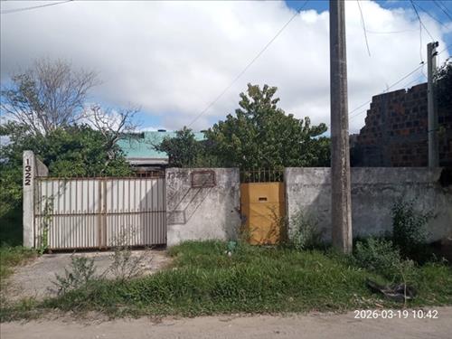 Casa de aprox. 45m², terreno c/ aprox. 225m²