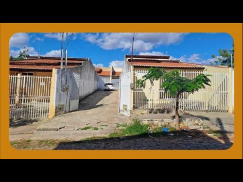 04 RESIDÊNCIAS, EDIFICADAS SOBRE OS LOTES 13-A E 13-B, NA RUA MARIA DOS SANTOS RODRIGUES, NºS 613, ...