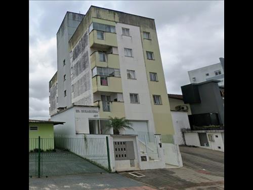 LOTE 001        Apartamento do Condomínio Edifício Ibiraqu...