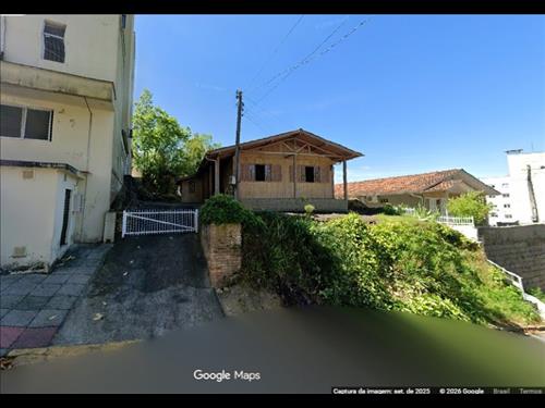 LOTE 001        FRAÇÃO IDEAL DE 272,85m² SOBRE IMÓVEL EM O...