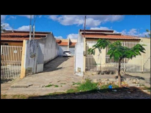 LOTE 6421        04 RESIDÊNCIAS, EDIFICADAS SOBRE OS LOTES...