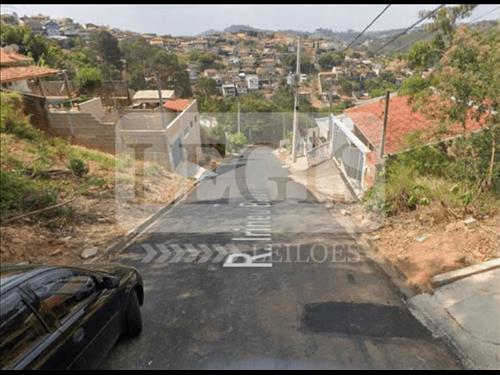 Terreno urbano com A.T 303,00m²