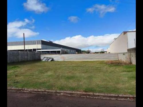 IMÓVEL URBANO COM ÁREA TOTAL DE 360,00M2 LOTE 20- QUADRA 01 EM UBIRATÃ-PR