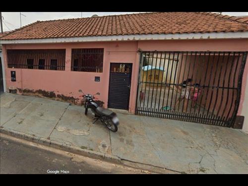 LOTE 001        CASA RESIDENCIAL localizada no Bairro Jard...