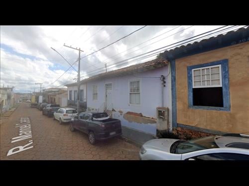 LOTE 022        CASA COM 07 CÔMODOS NO CENTRO DE PARACATU...