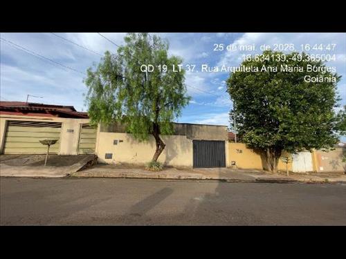 Casa - Área priv.- 163,52 m²Com 3 qt