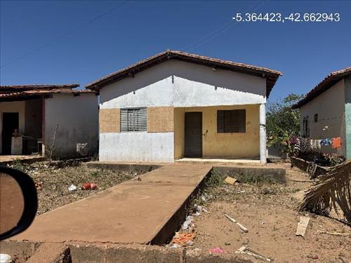 Casa - Área priv.- 56,52 m²Com 2 qt