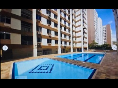 Prédio com garagem, porteiro vinte e quatro horas, play, piscina, churrasqueira, brinquedoteca, sal...