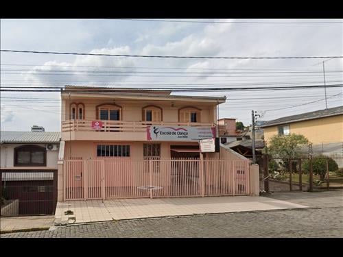 TERRENO COM CASA DE ALVENARIA DE DOIS PAVIMENTOS ÁREA TOTAL DE 581m² EM CAXIAS DO SUL/RS