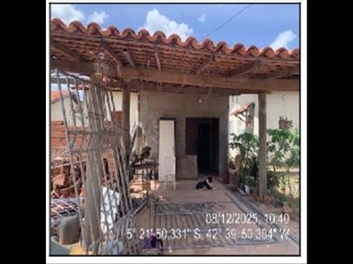 Casa, 58 m2 de área privativa, 192m2 de área do te...