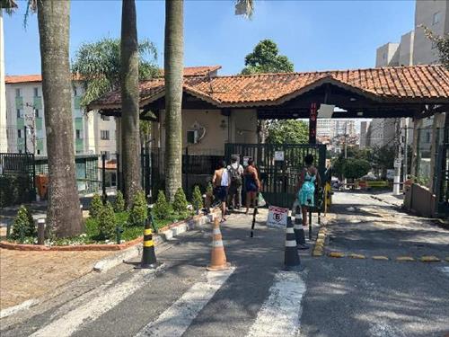 Apartamento, 81,51 m2 de área total, 45,24 m2 de á...