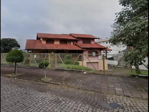 LOTE ÚNICO - UM TERRENO URBANO COM ÁREA DE 911,00M², CONTENDO UM PRÉDIO RES. (525,95M²), EM CAXIAS ...