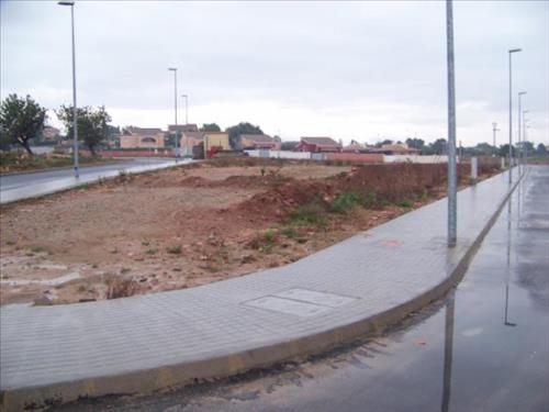 BEM- TERRENO COM ÁREA DE 300,00M², FAZENDO FRENTE COM 53,00 M. COM A ESTRADA TRÊS BARRAS, FUNDOS DE...