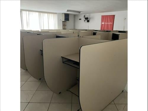 Conj. Comercial à venda em leilão
