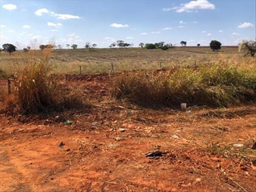 Foto de Área em Luz/MG.