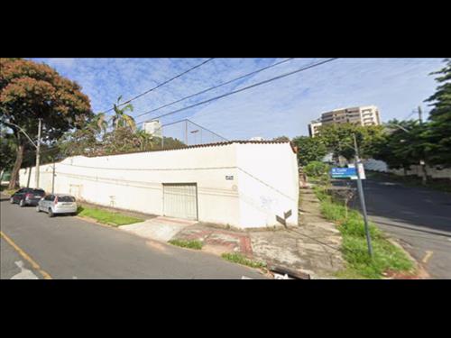 LOTE 057        IMÓVEL COM 967,50M² DE ÁREA DE TERRENO E 3...