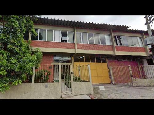 Prédio empresarial localizado na Rua Joaquim Gonçalves, nº 52, Califórnia, Nova Iguaçu/RJ.