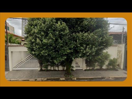 CASA NA RUA HILDEBRANDO OLIVA, Nº 1257, BAIRRO SANTA MÔNICA, UBERLÂNDIA/MG. COM AS DEPENDÊNCIAS- GA...