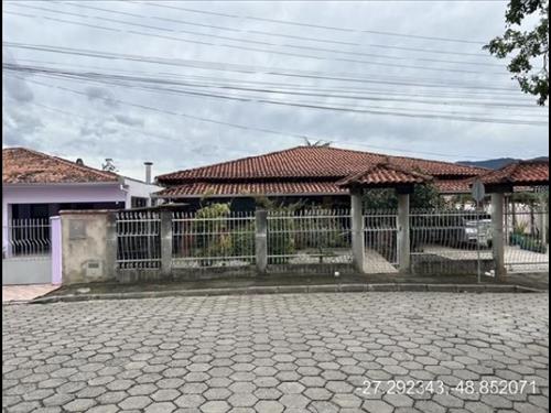 Casa             -   - 199,00m2
