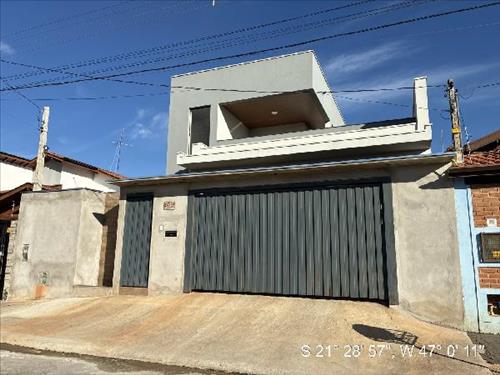 Casa             -   - 294,12m2