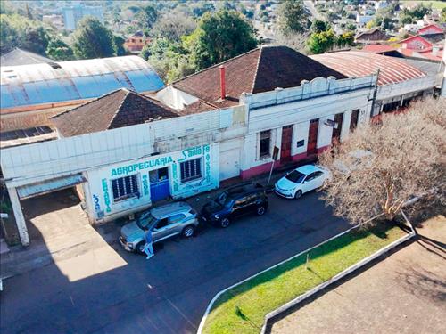 LOTE 001        Imóvel na Avenida Padre Pacheco 433, 447,...