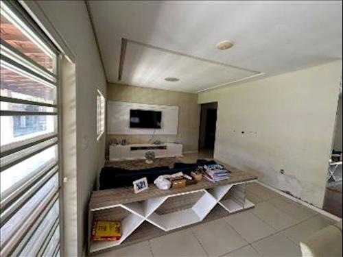 Casa, Padrão, 0 vaga(s) de garagem