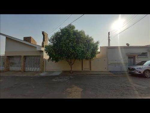 Casa, Padrão, 0 vaga(s) de garagem