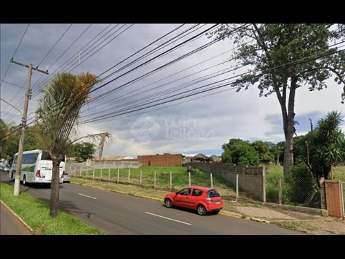 LOTE 026        Terreno com 2.496m² Avenida - Pirassununga...