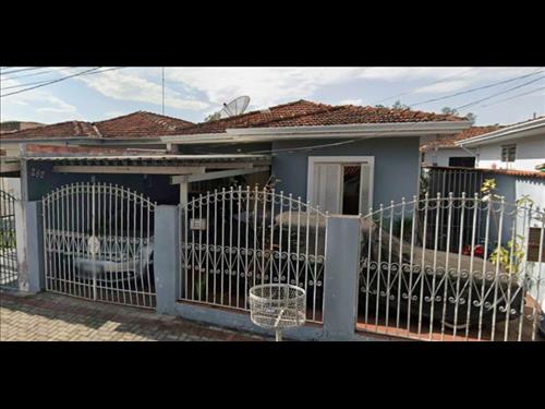 LOTE 137        CASA COM 2 QUARTOS E EDÍCULA NA RUA ANA AM...