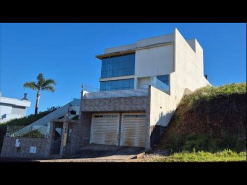 Casa de Alto Padrão com 310 m² (área construída) - Xanxerê - SC