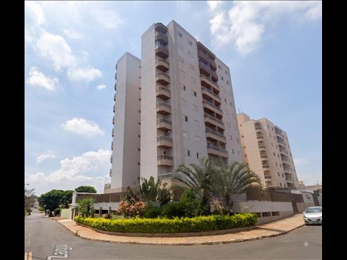 Apartamento AT 144,89m² com duas vagas cobertas.