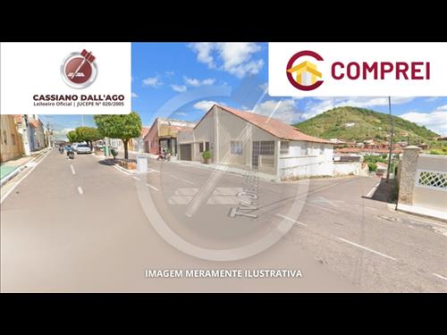 LOTE 081        Prédio, construído de argamassa de cal e b...