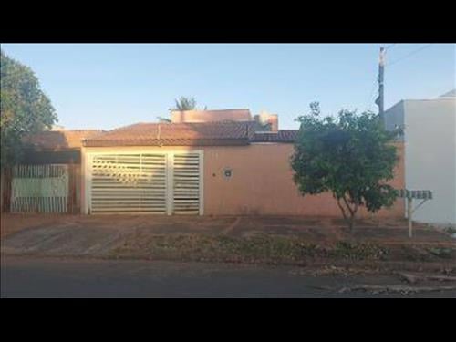 Casa, Padrão, 0 vaga(s) de garagem