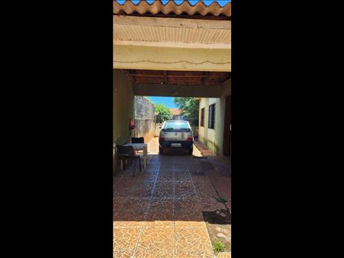 Terras contendo residência de alvenaria, medindo 103,87 m², Maringá/PR