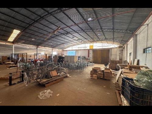 Terreno de 1.532,57 m² e um barracão de 768,30m², Av. Maracanã 407, Vila Industrial, Arapongas/PR -...