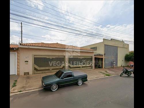LOTE 001        02 Imóveis em Monte Alto/SP
