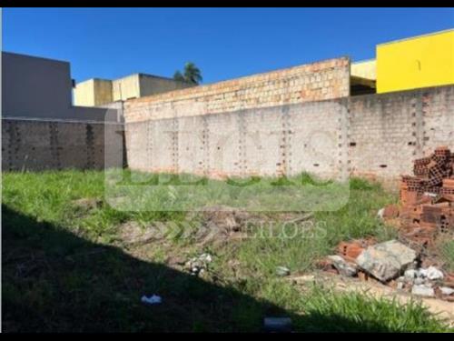 Terreno urbano com A.T 240,00m²