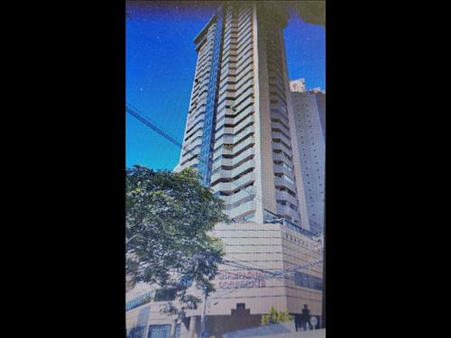 LOTE 001        BIGORRILHO - CONJUNTO COMERCIAL sob nº 243...