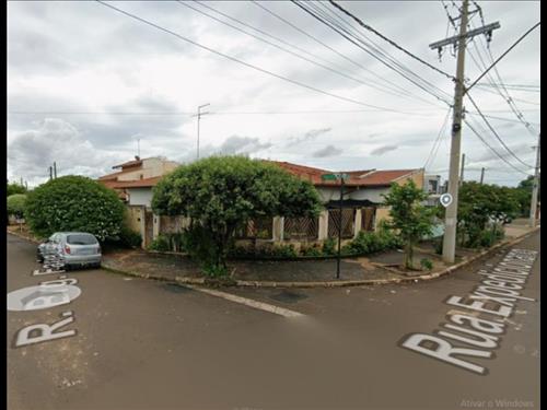 Prédio residencial com área construída de 253,55m² e seu terreno com área de 339,48m², localizado n...