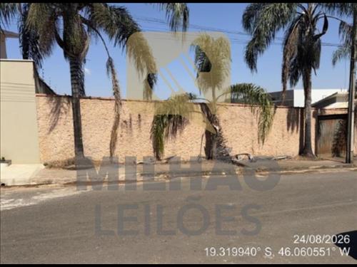 Lote de 312m² em São Gotardo