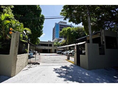 GALPÃO COMERCIAL - 80 VAGAS - PARCIALMENTE LOCADO Av. Oliveira Lima, nº 785 e 797, Prédio Galpão de...